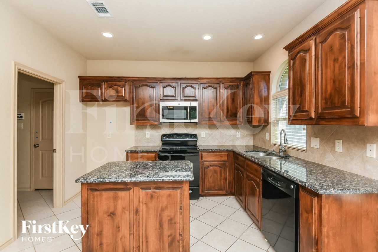 1013 Jodie Dr - Photo 6 of 15