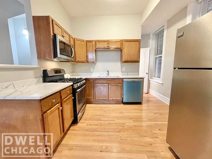 1152 W 17th St #1F - Photo 2 of 21