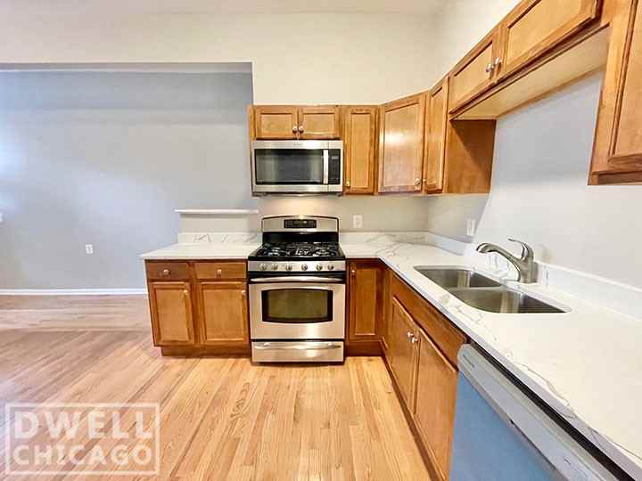 1152 W 17th St #1F - Photo 3 of 21