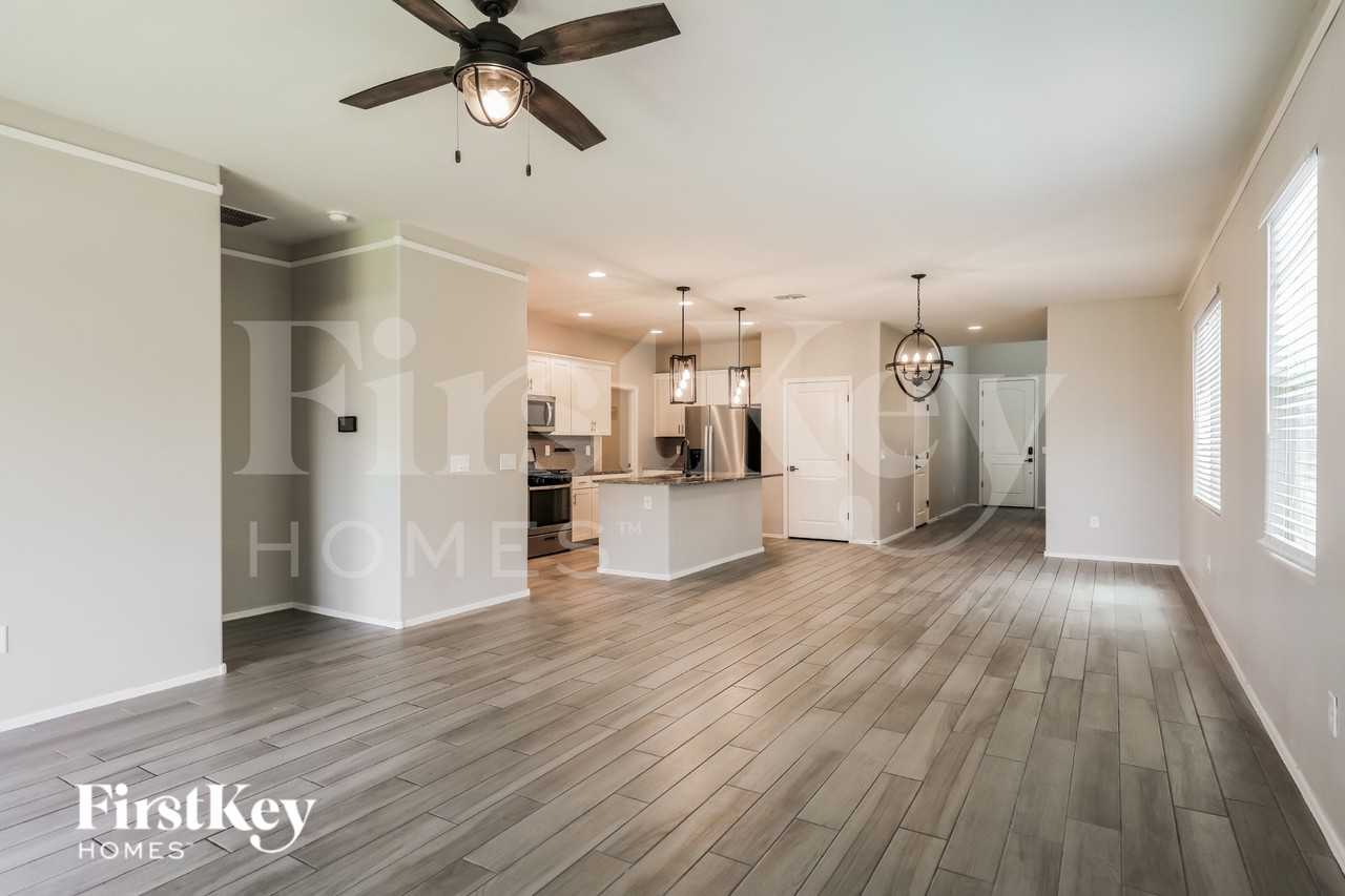 7436 S Via Plaza Del Maya - Photo 2 of 16