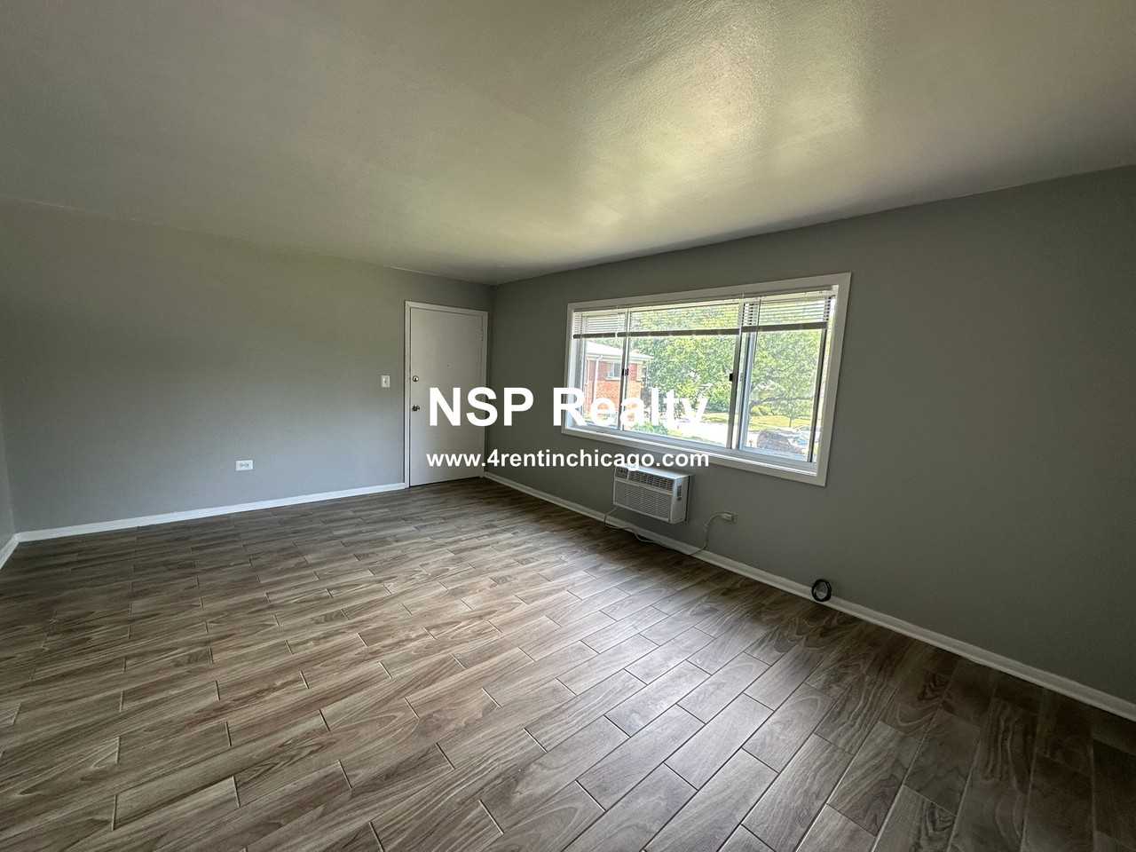 1306 Carol St #B - Photo 4 of 12