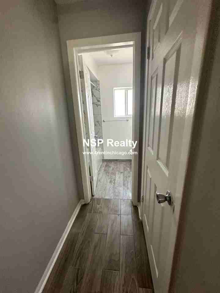 1306 Carol St #B - Photo 6 of 12
