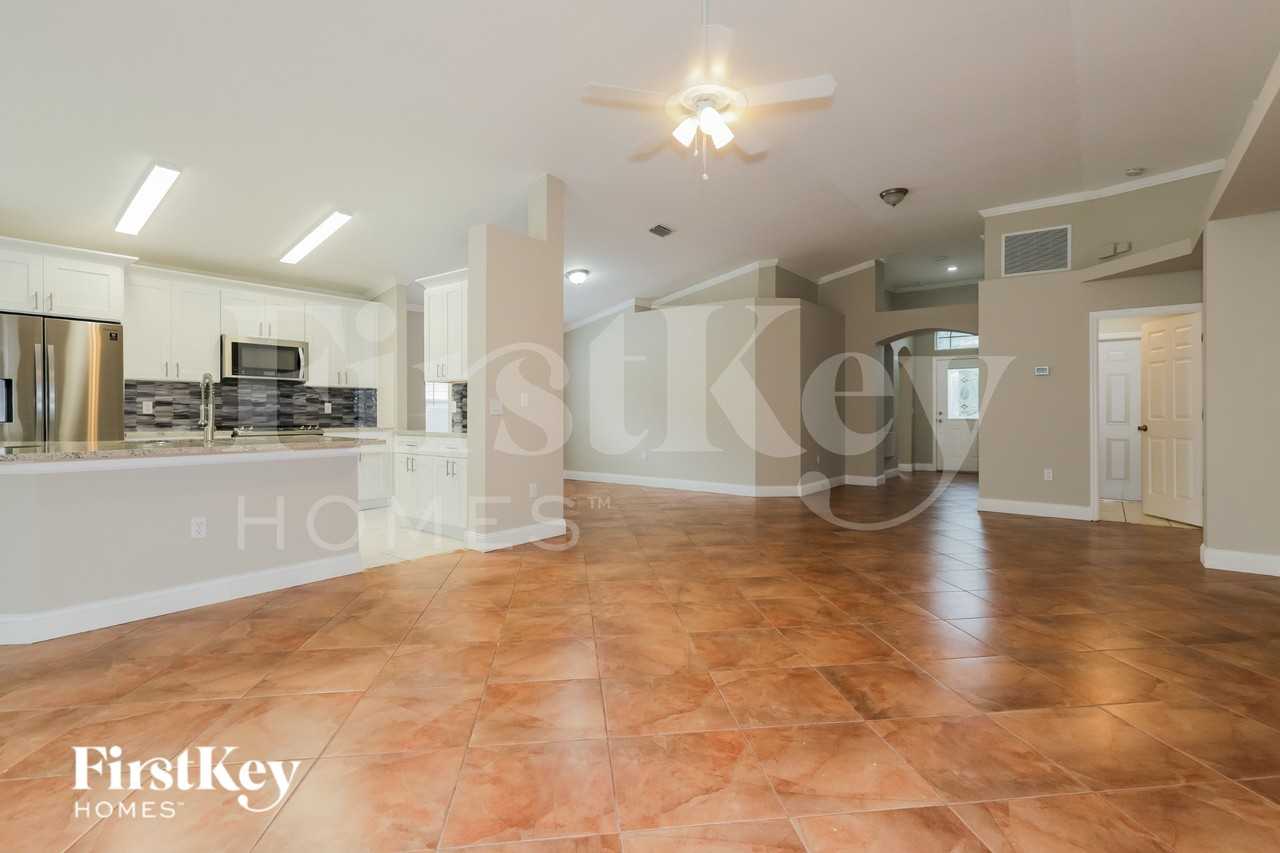 30916 Burleigh Dr - Photo 2 of 16