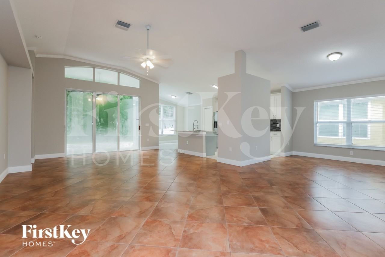 30916 Burleigh Dr - Photo 3 of 16
