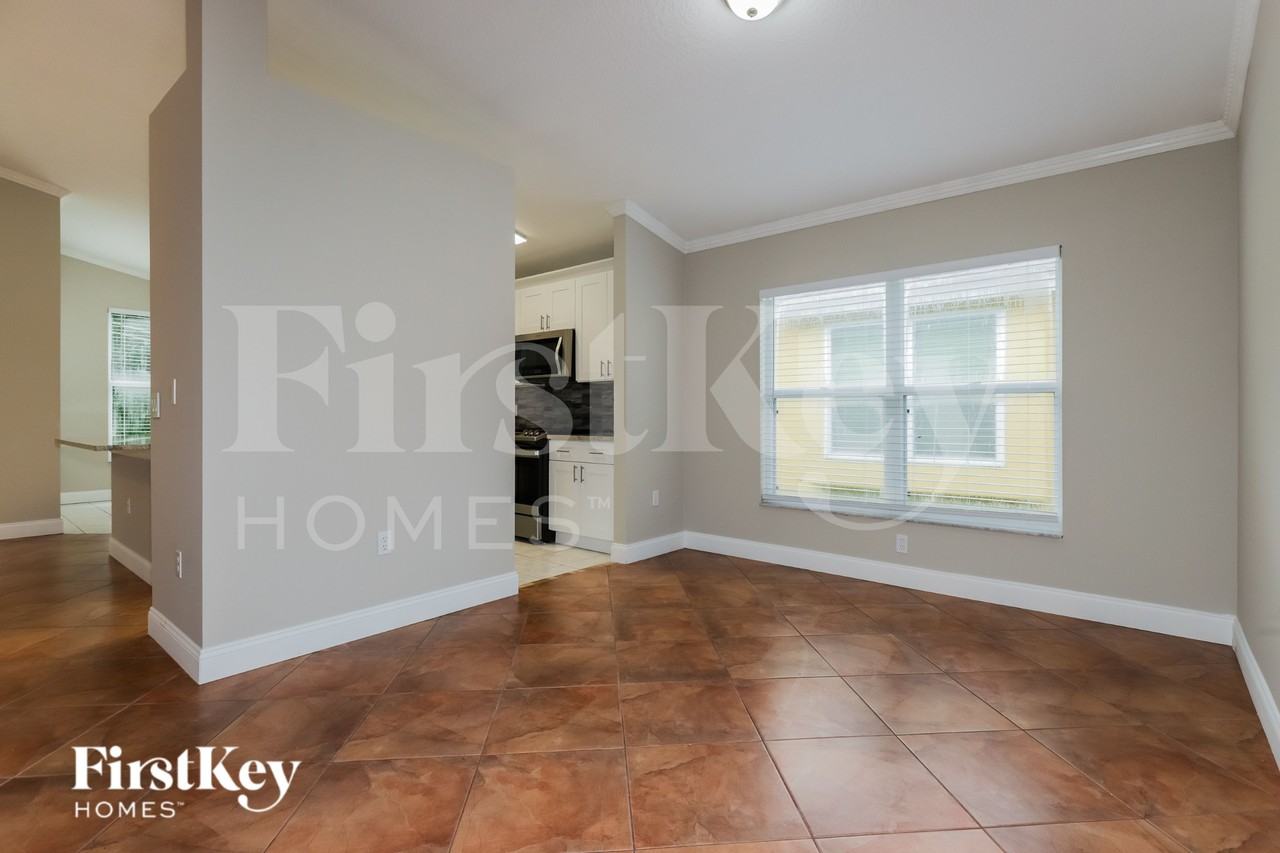 30916 Burleigh Dr - Photo 4 of 16