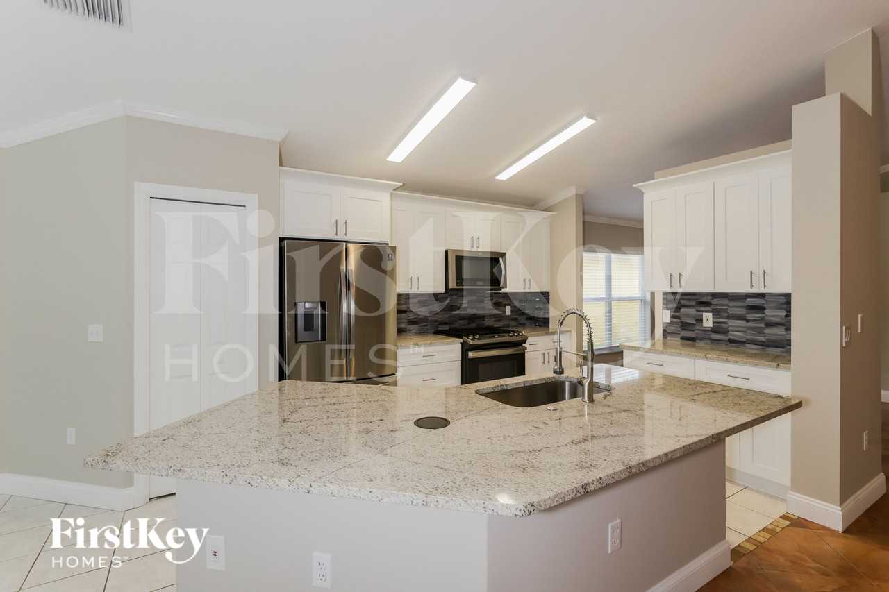 30916 Burleigh Dr - Photo 5 of 16