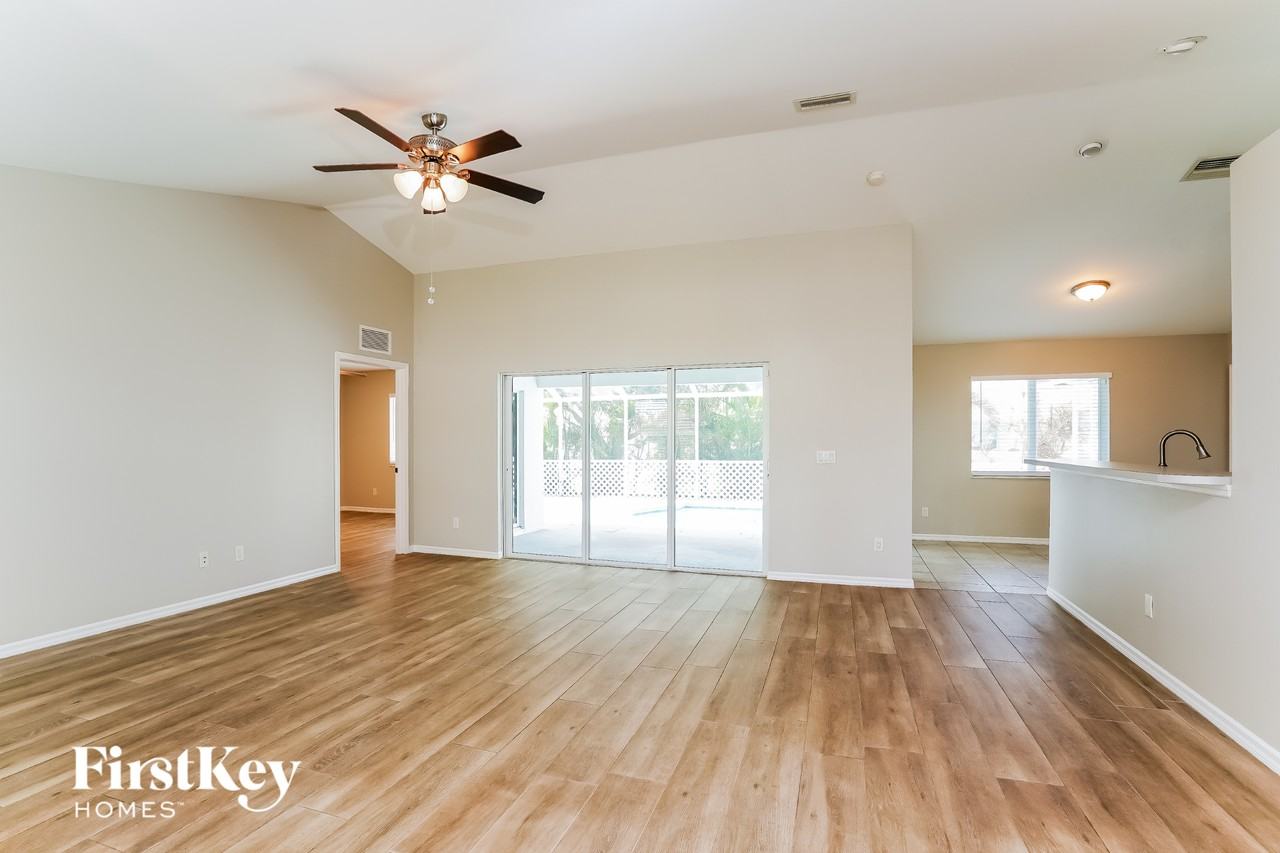 2215 Nw 23rd St - Photo 2 of 15