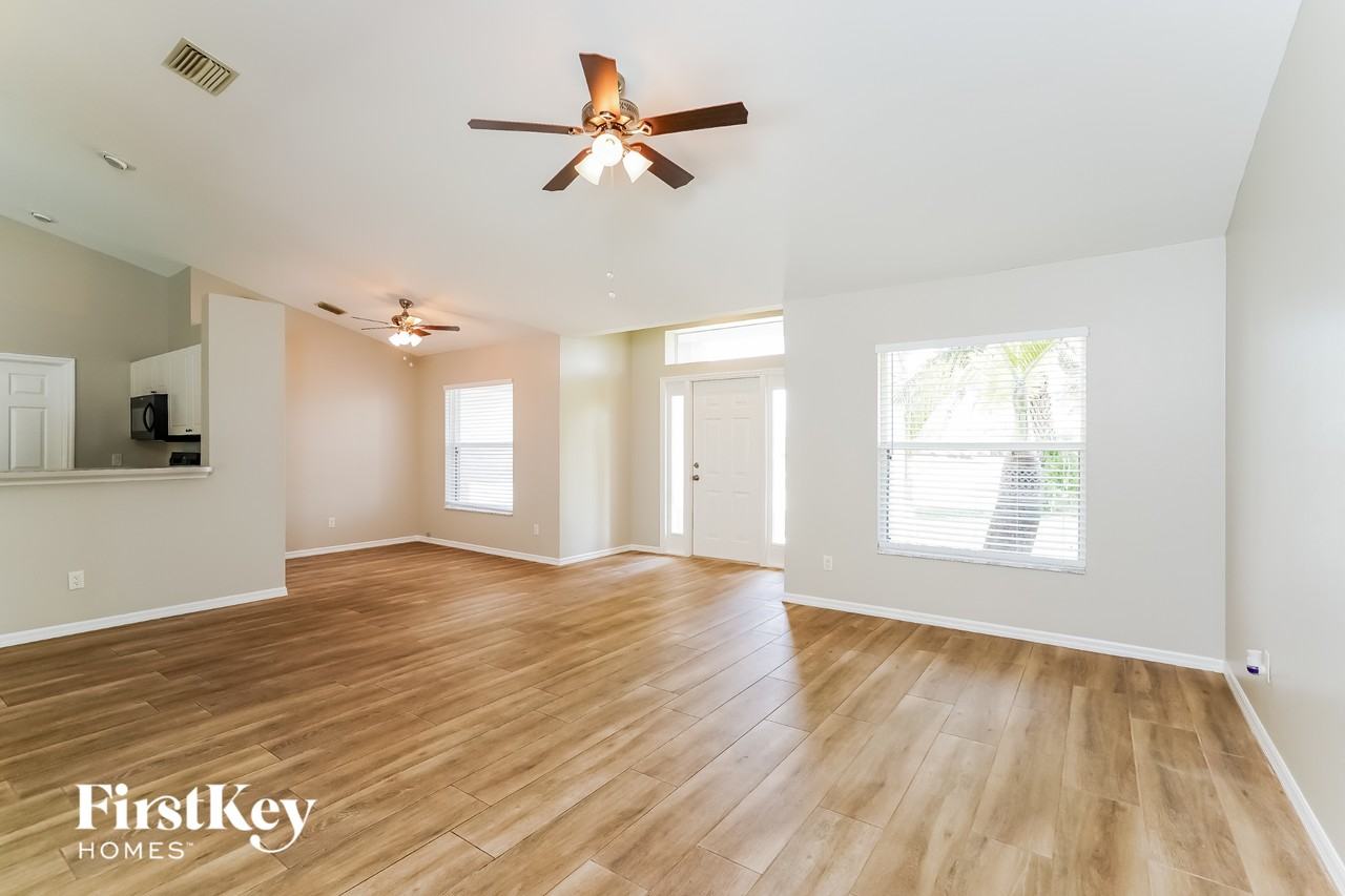 2215 Nw 23rd St - Photo 3 of 15