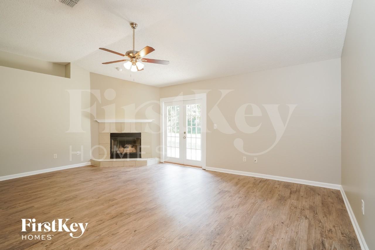 2388 Sophie Pl - Photo 4 of 17