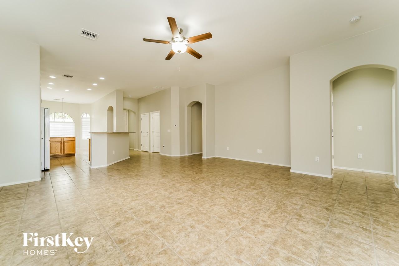 12891 N Westminster Dr - Photo 2 of 15