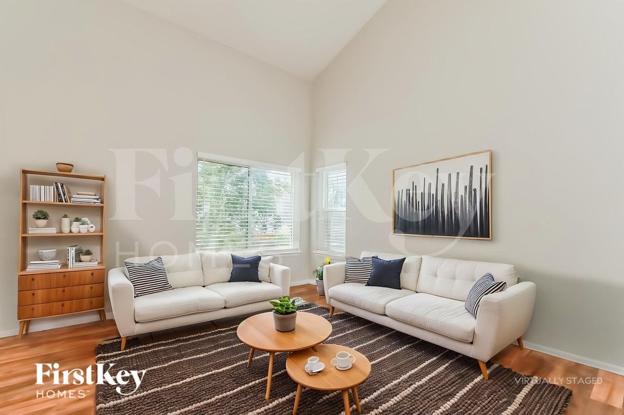 4663 Bittercreek Dr - Photo 3 of 18