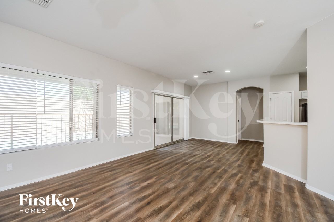 3606 N 129th Ave - Photo 5 of 16