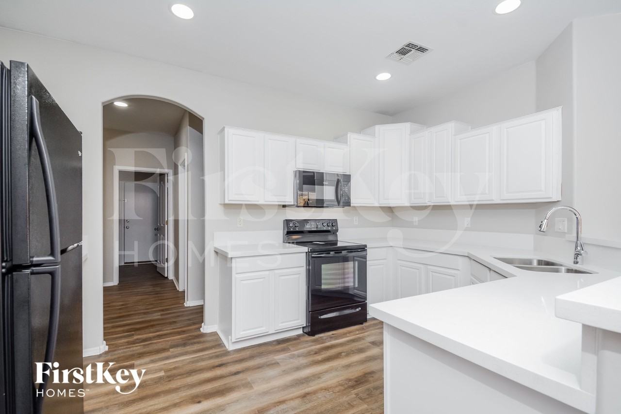 3606 N 129th Ave - Photo 7 of 16