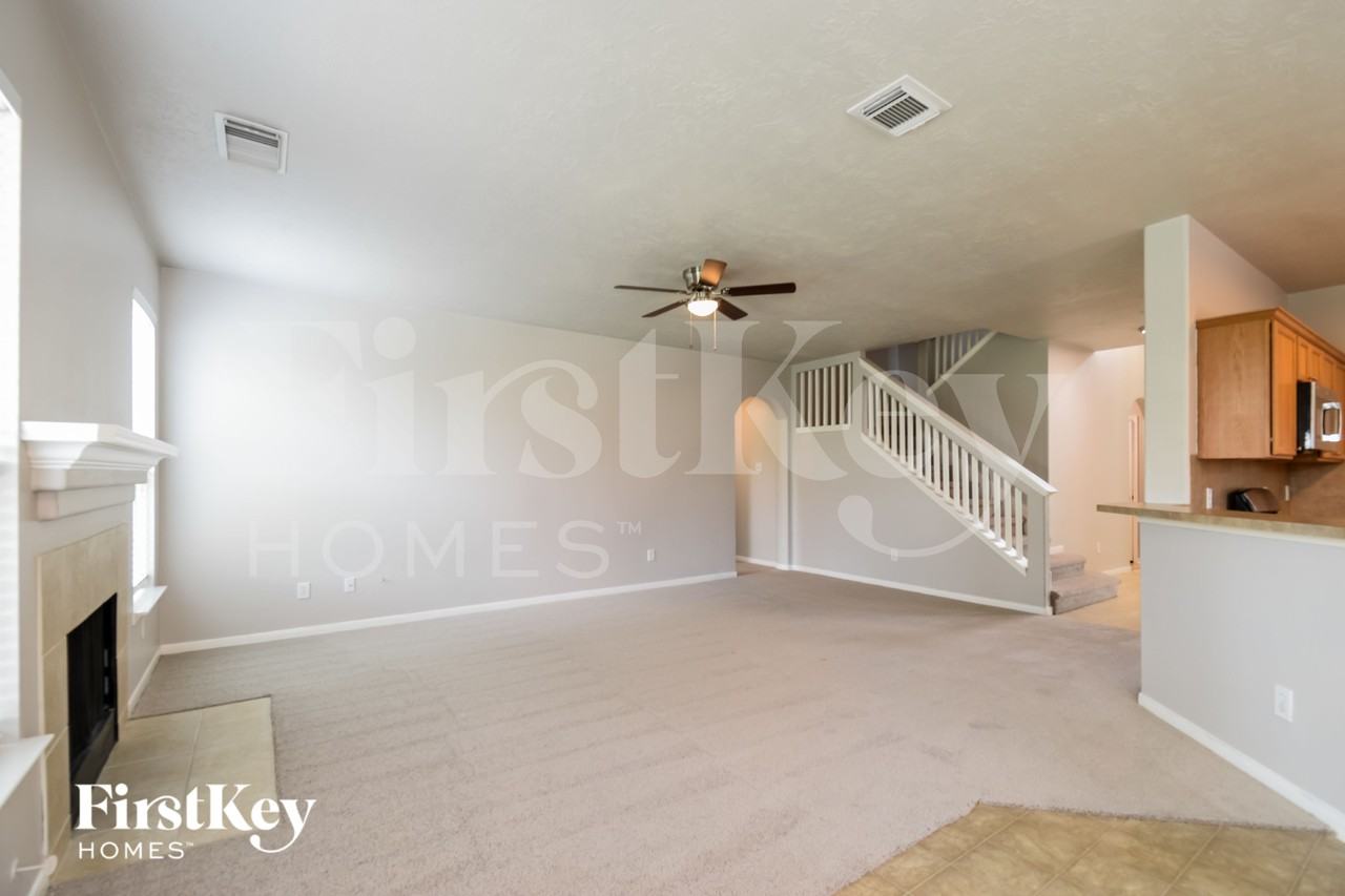 10803 Gold Finch Rd - Photo 3 of 15