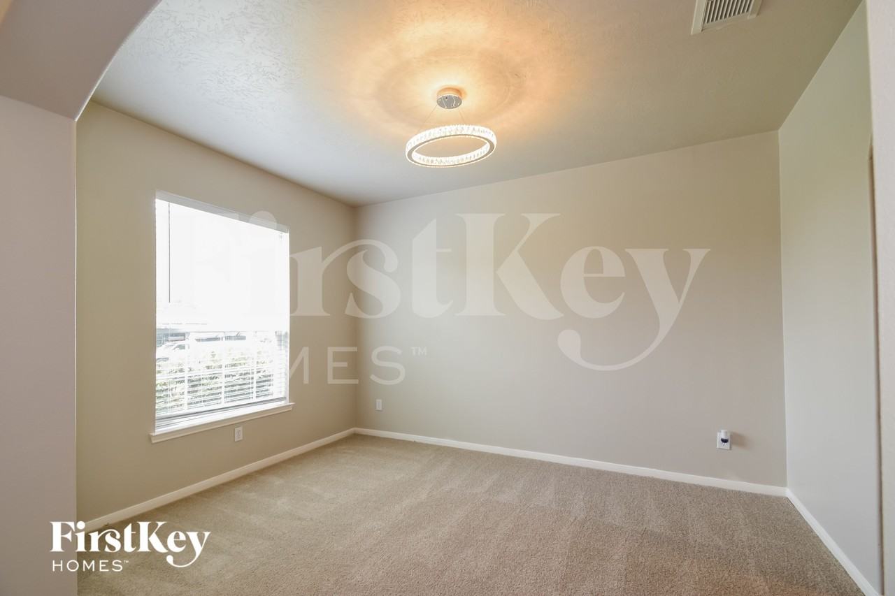 10803 Gold Finch Rd - Photo 5 of 15