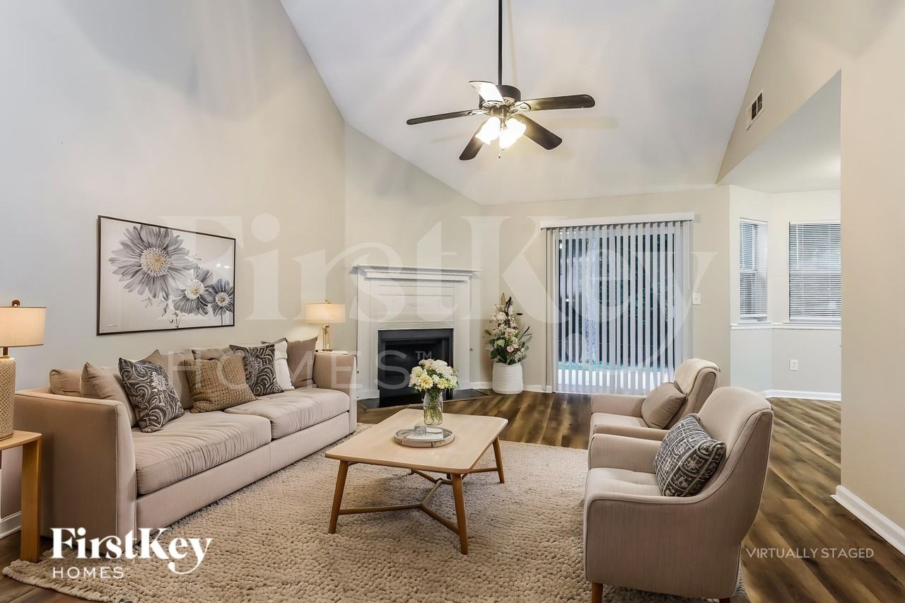 35 Peachtree Way - Photo 3 of 19