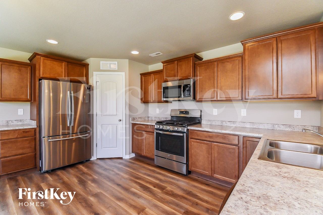 7687 Benecia Dr - Photo 4 of 15