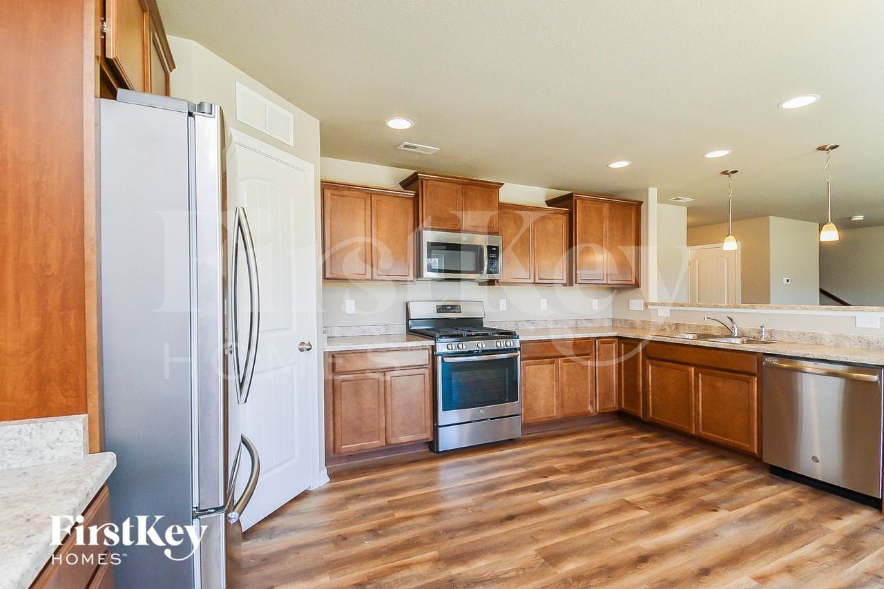 7687 Benecia Dr - Photo 5 of 15