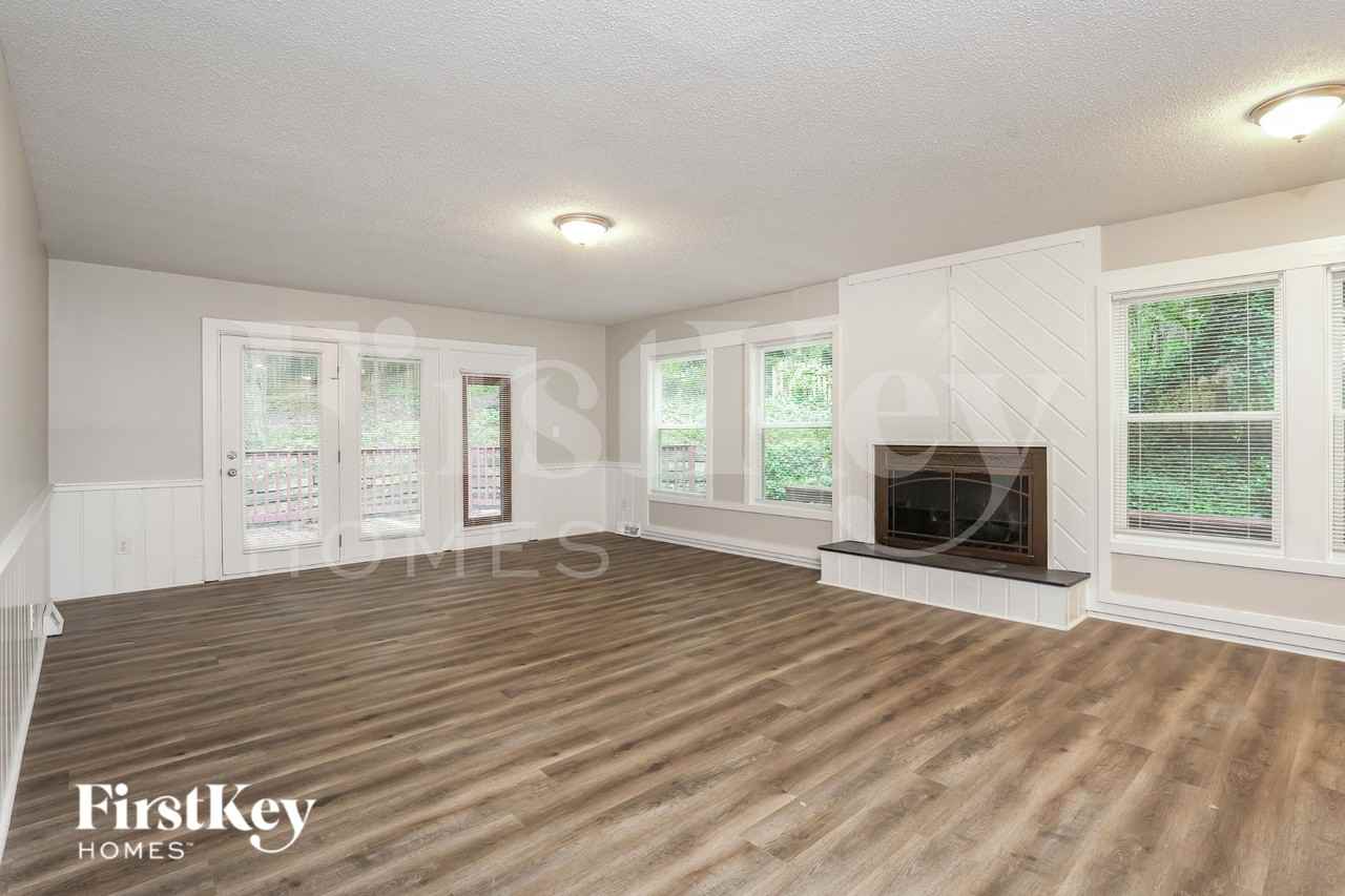 8832 Belhaven Ct - Photo 2 of 16
