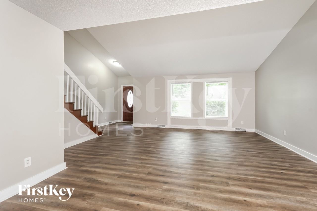 8832 Belhaven Ct - Photo 3 of 16