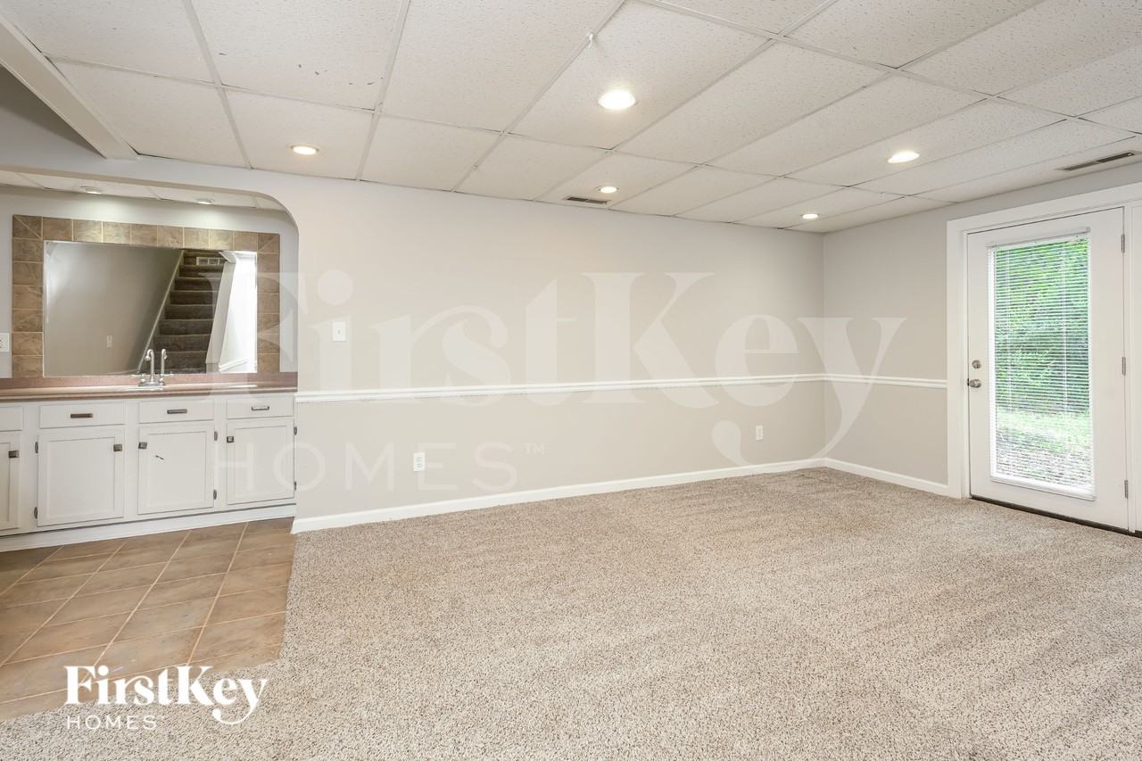 8832 Belhaven Ct - Photo 6 of 16