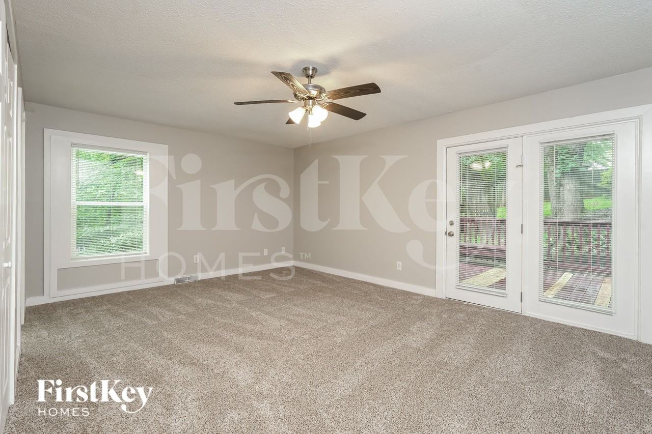 8832 Belhaven Ct - Photo 7 of 16