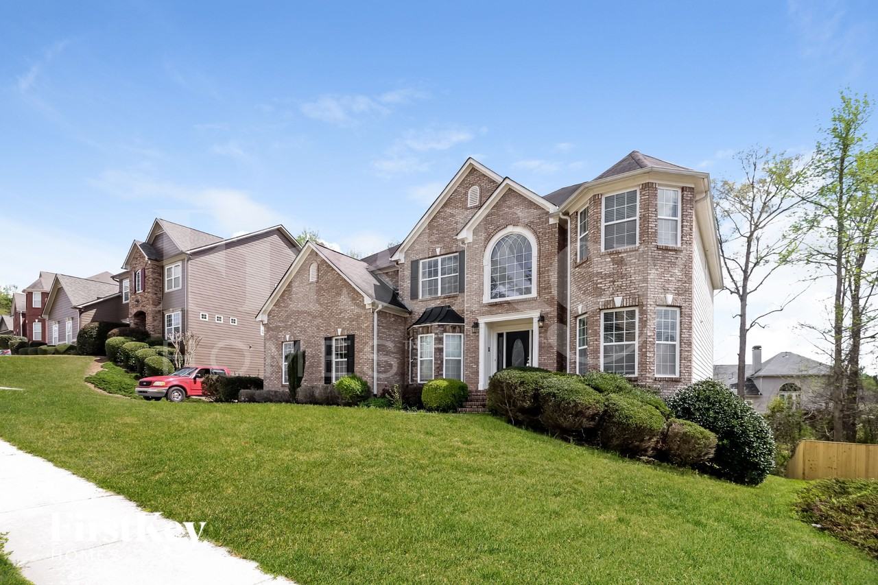 1421 Kentmire Ct - Photo 2 of 15