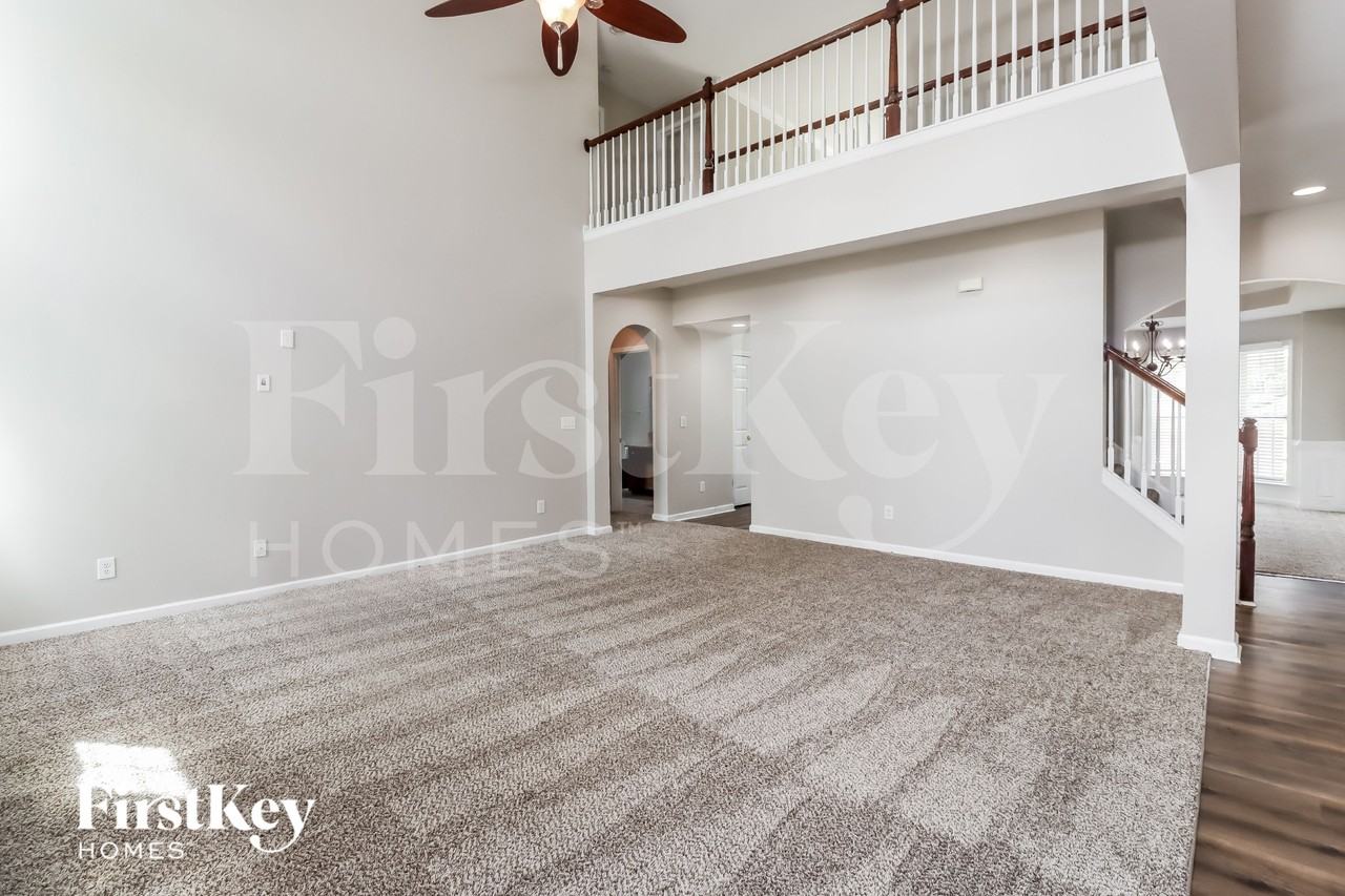 1421 Kentmire Ct - Photo 4 of 15