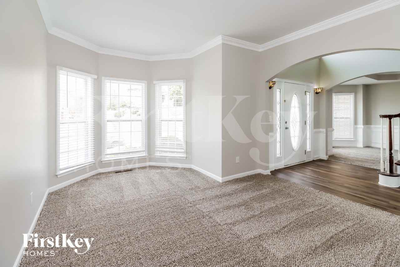 1421 Kentmire Ct - Photo 5 of 15