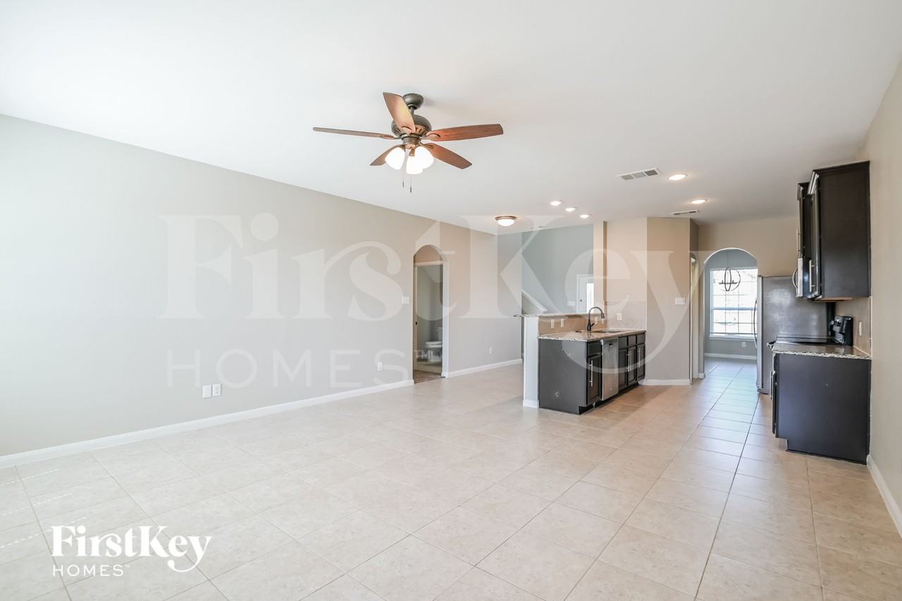 710 Shady Meadow Ln - Photo 3 of 15