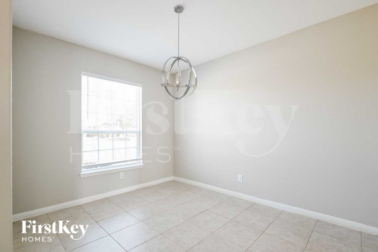 710 Shady Meadow Ln - Photo 4 of 15