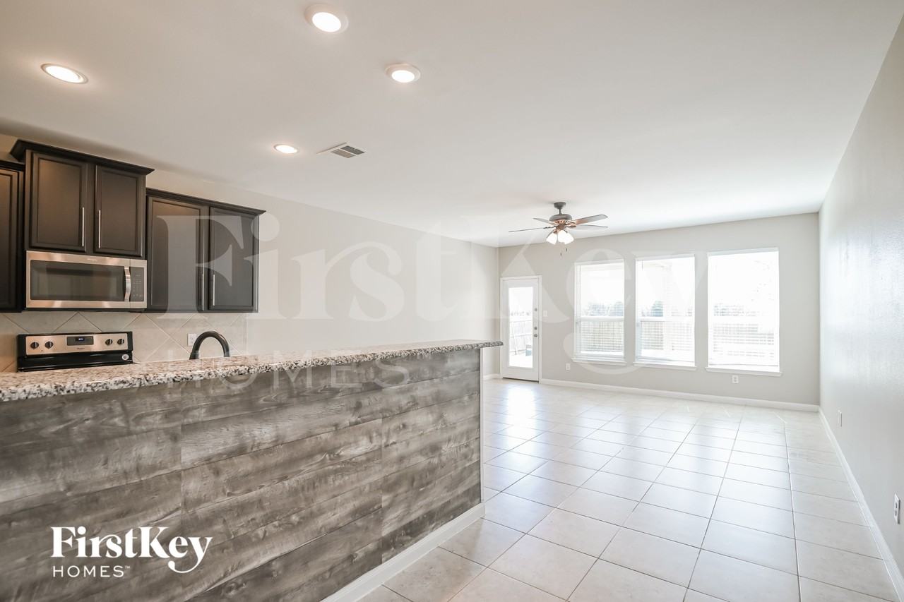 710 Shady Meadow Ln - Photo 5 of 15