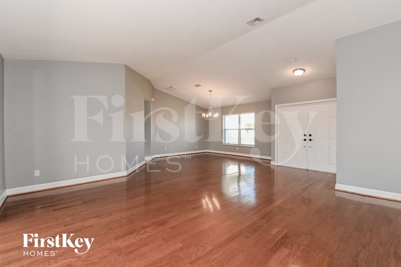 2226 Nw 1st St - Photo 2 of 15