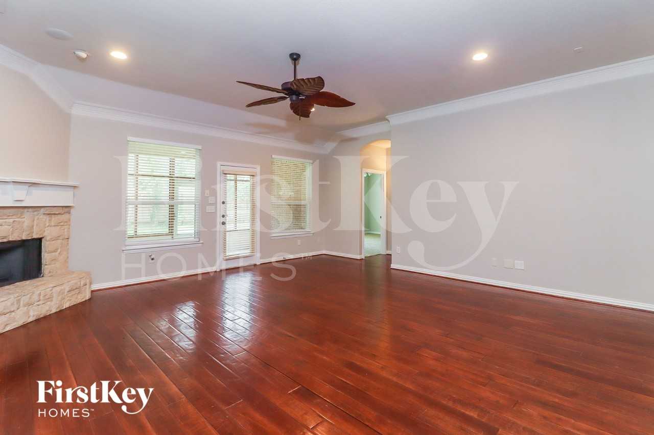 5228 Estrella Ln - Photo 2 of 15