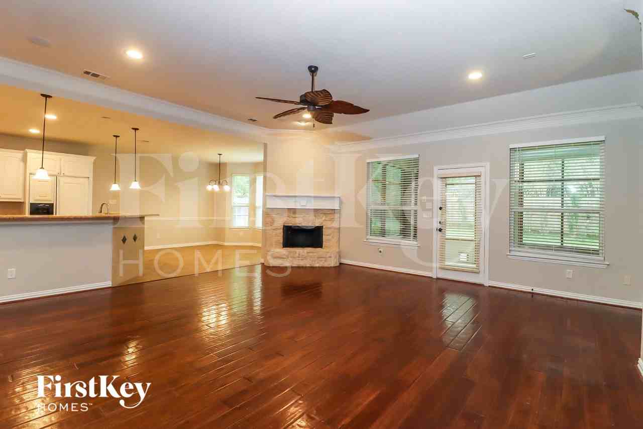 5228 Estrella Ln - Photo 4 of 15