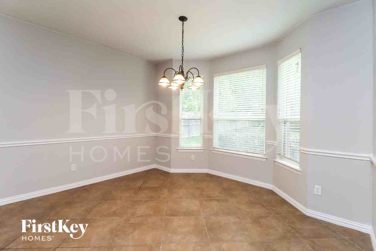 5228 Estrella Ln - Photo 6 of 15