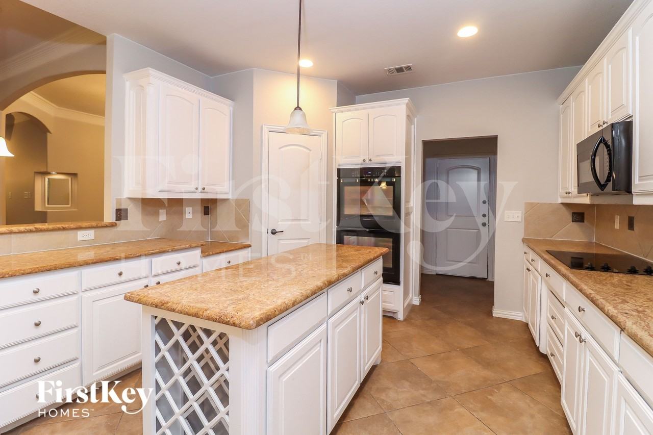 5228 Estrella Ln - Photo 7 of 15