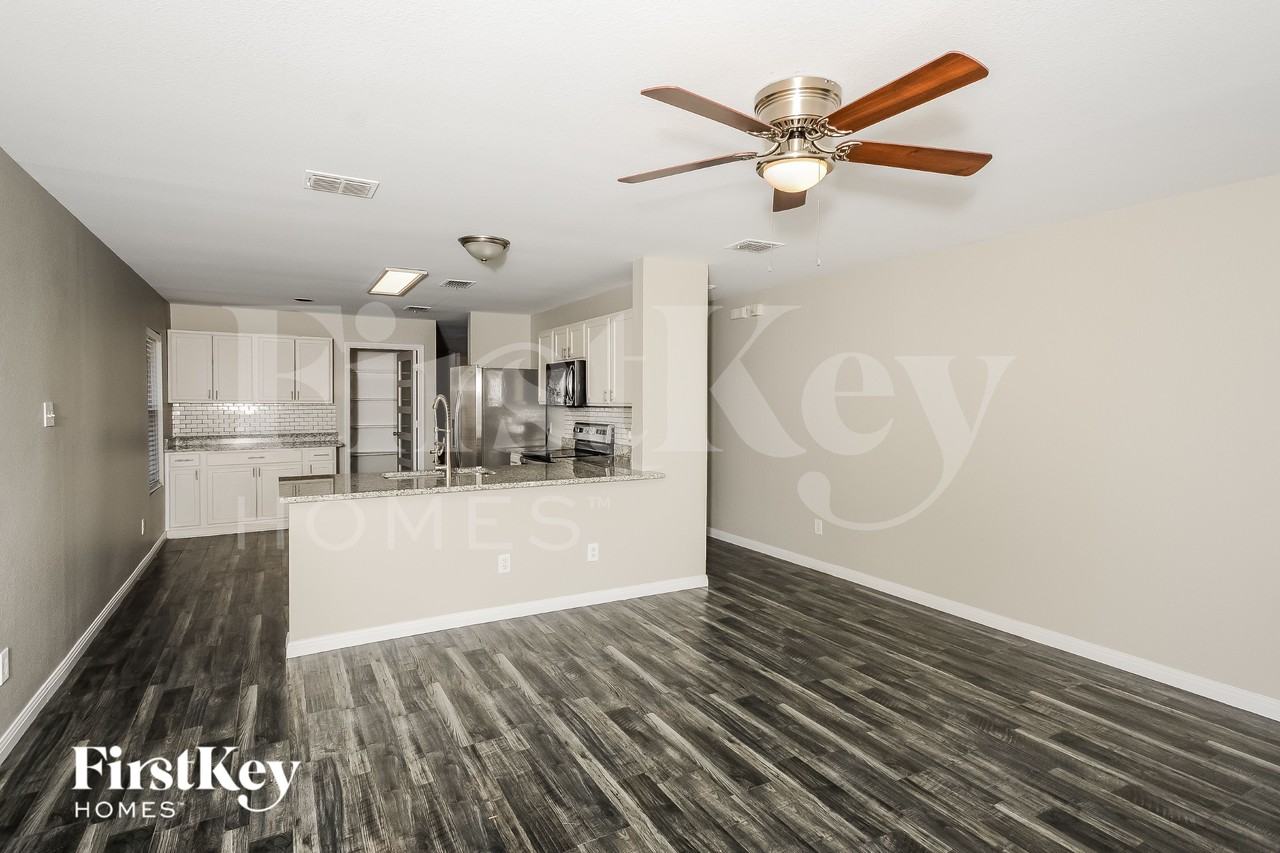 1207 Bellevue Dr - Photo 2 of 15