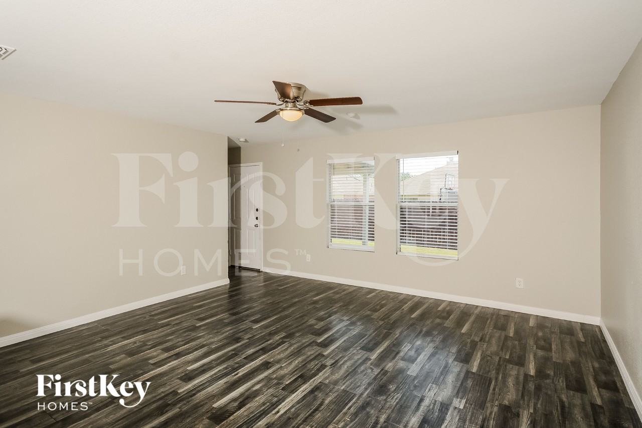 1207 Bellevue Dr - Photo 3 of 15
