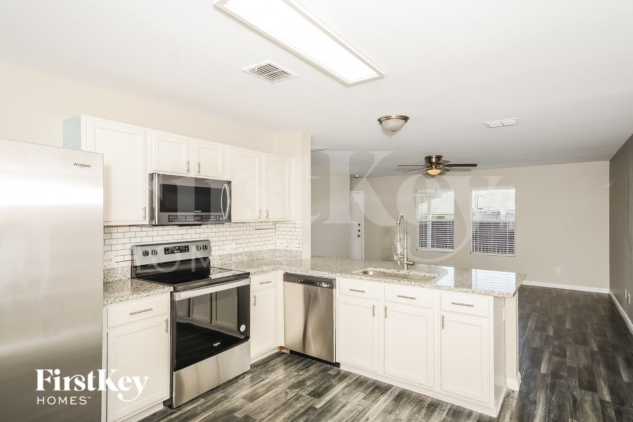 1207 Bellevue Dr - Photo 5 of 15