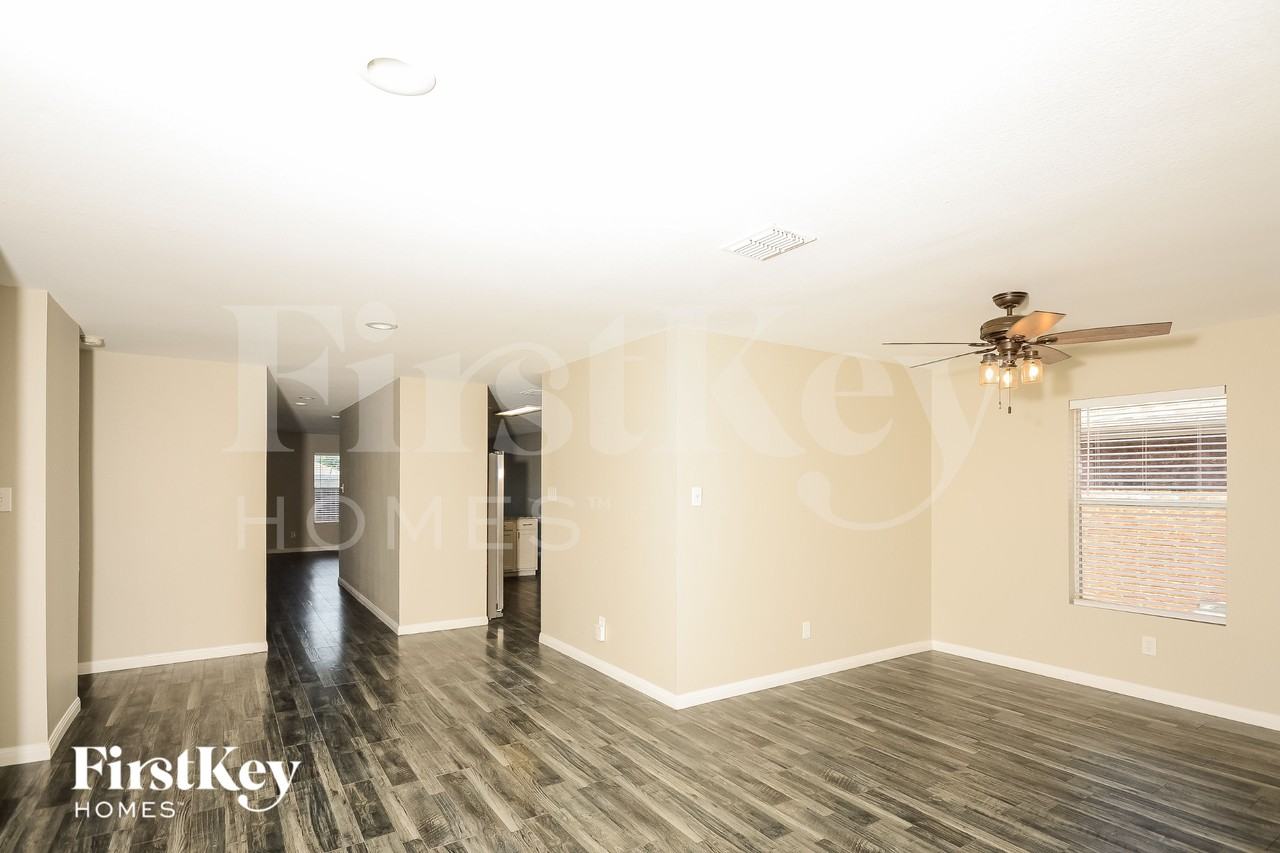 1207 Bellevue Dr - Photo 6 of 15