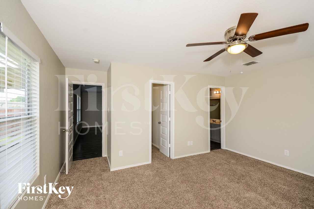 1207 Bellevue Dr - Photo 7 of 15