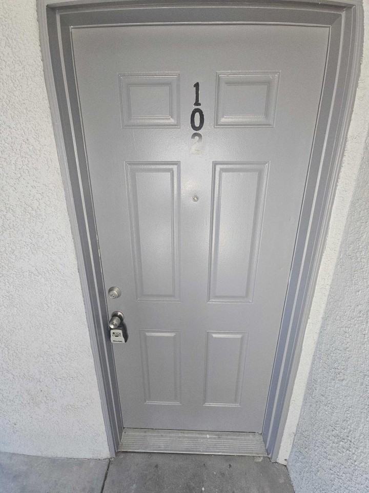 5255 Riverton Ave - Photo 4 of 10