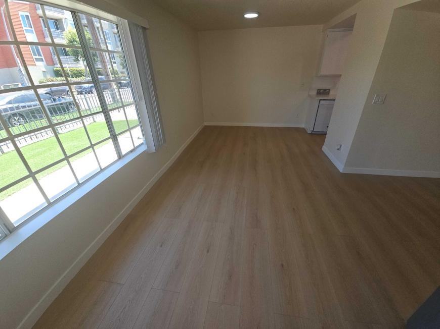 5255 Riverton Ave - Photo 5 of 10