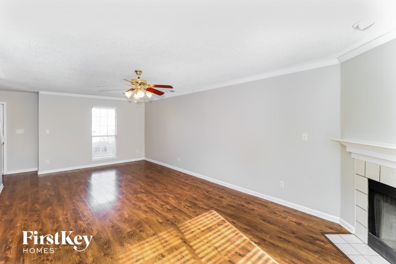 7063 Anisetree Dr - Photo 4 of 15