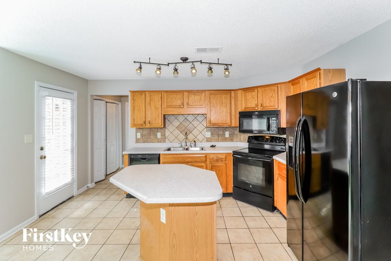 7063 Anisetree Dr - Photo 6 of 15