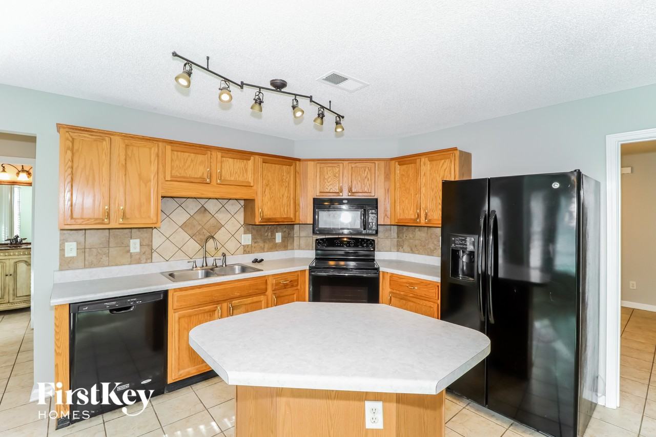 7063 Anisetree Dr - Photo 7 of 15