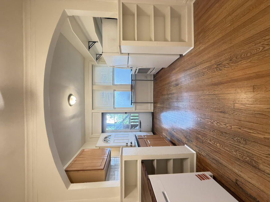 3235 W Dickens Ave - Photo 2 of 10