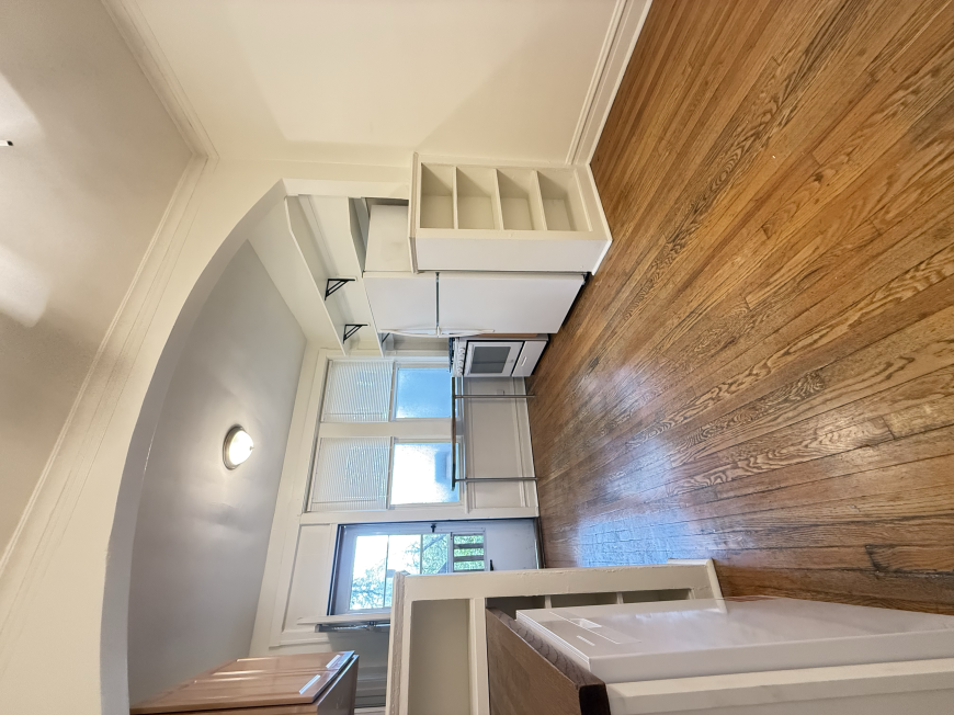 3235 W Dickens Ave - Photo 3 of 10