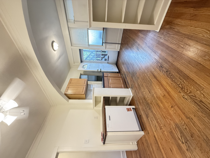 3235 W Dickens Ave - Photo 4 of 10